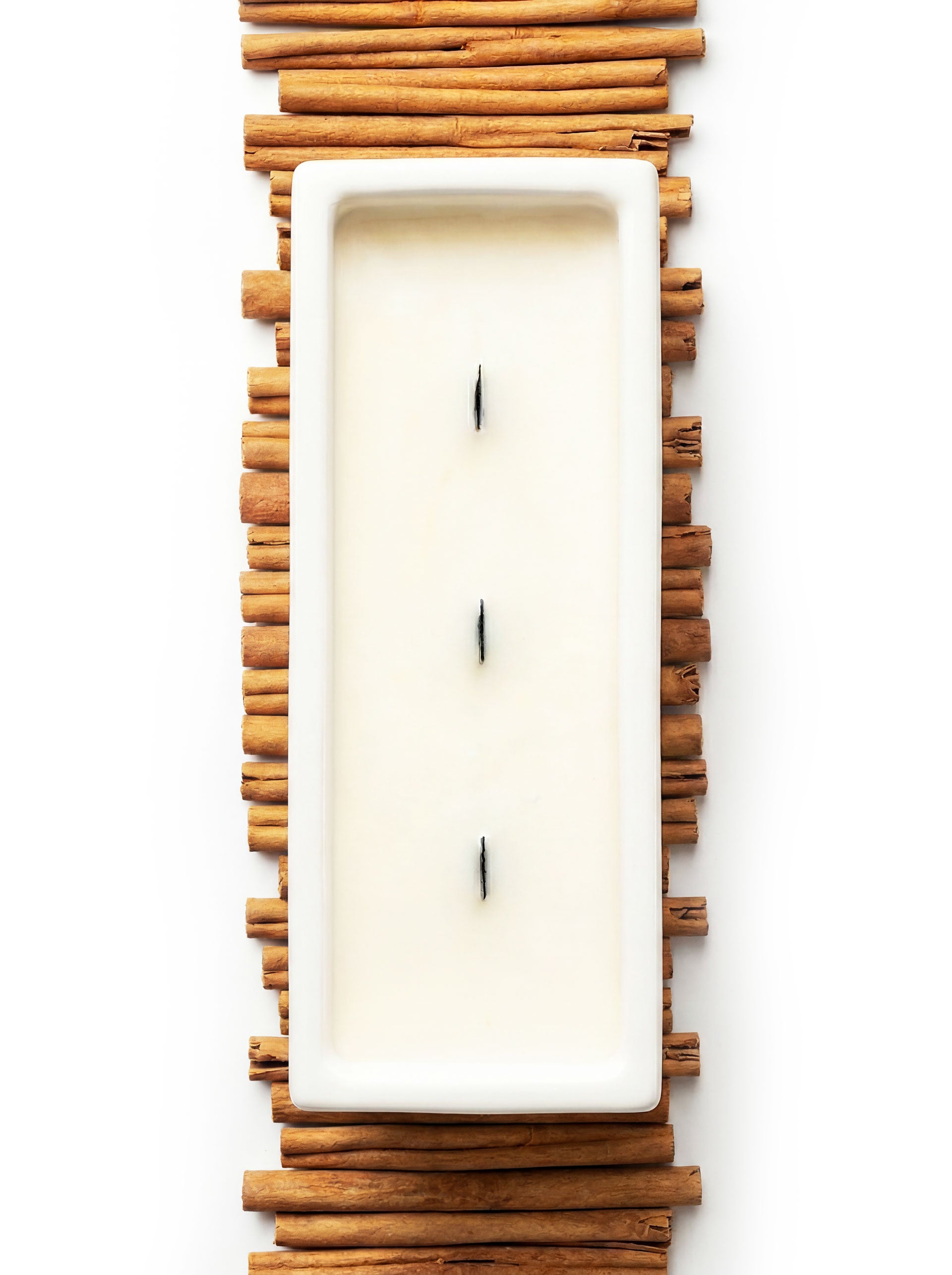 Verba Cinnamon Hug large niche scented candle with wooden wick — product photography
