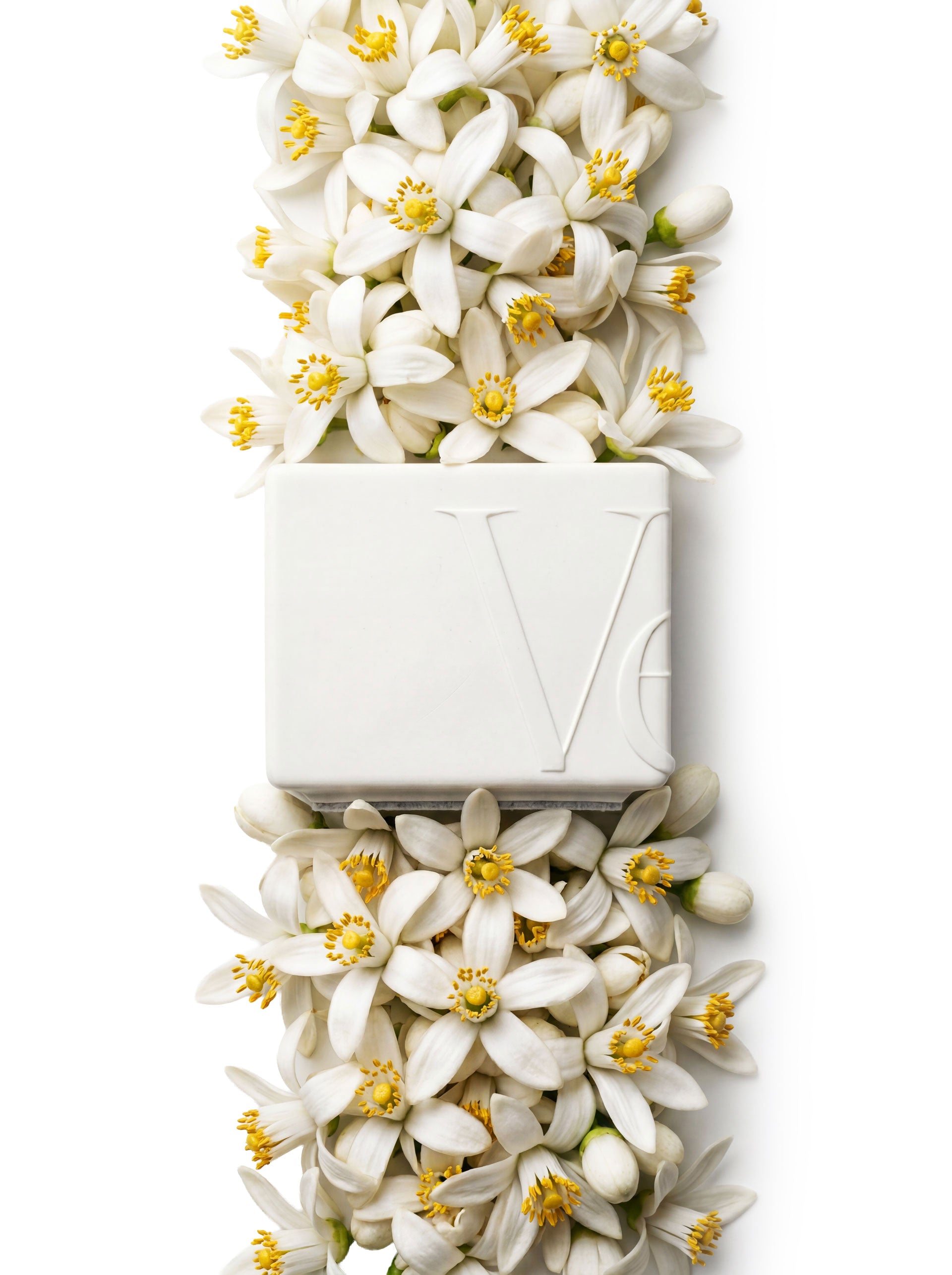 Verba Cozy Neroli niche scented candle with wooden wick — product photography