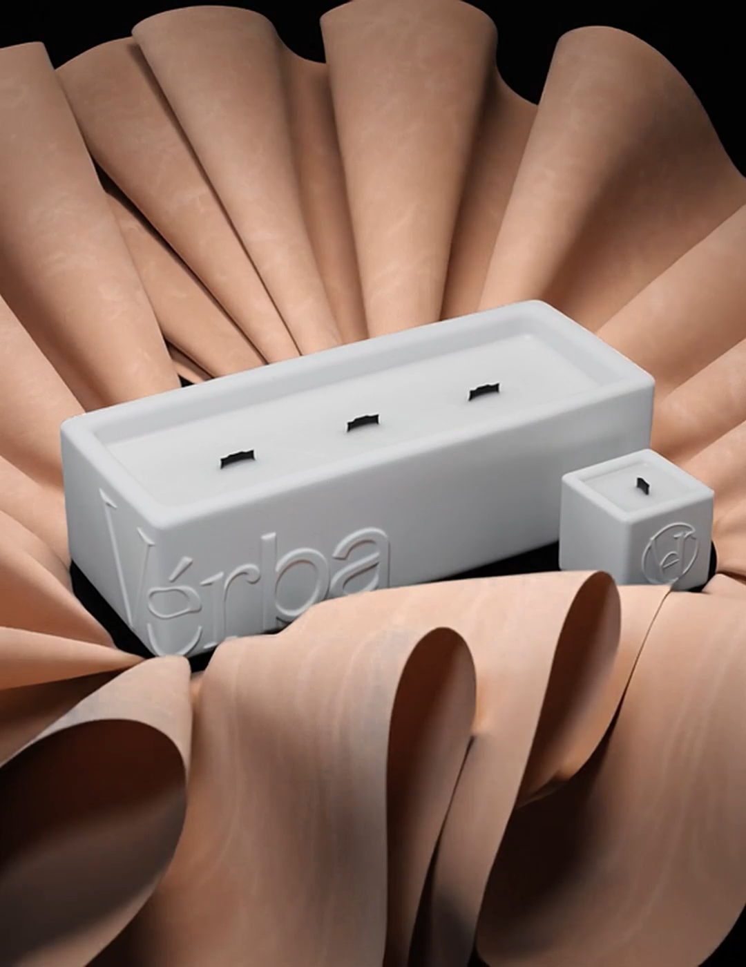 Large luxury leather and amber wooden wick candle – Verba Toronto