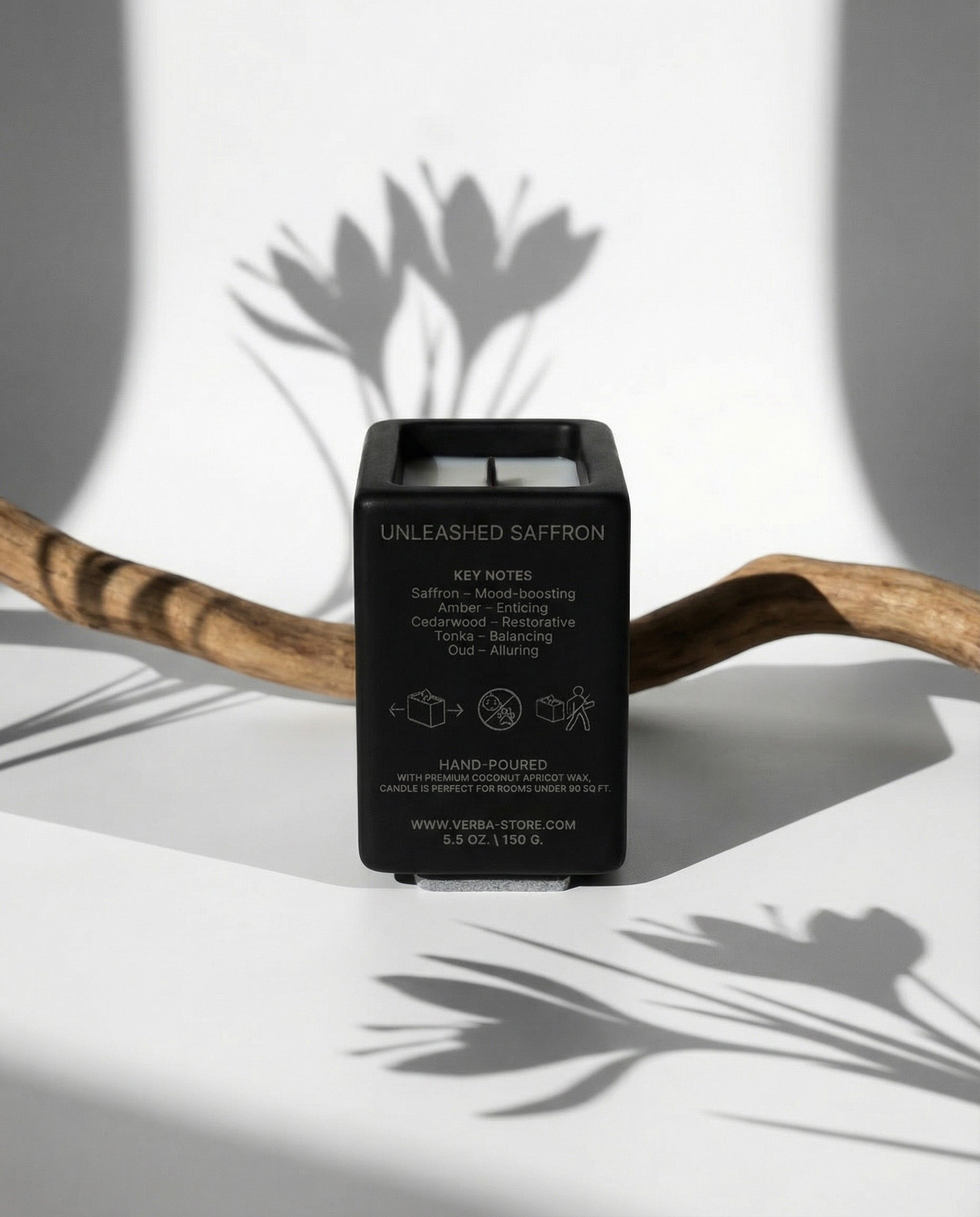 Niche scented coconut-apricot wax saffron candle with wood bench – Verba