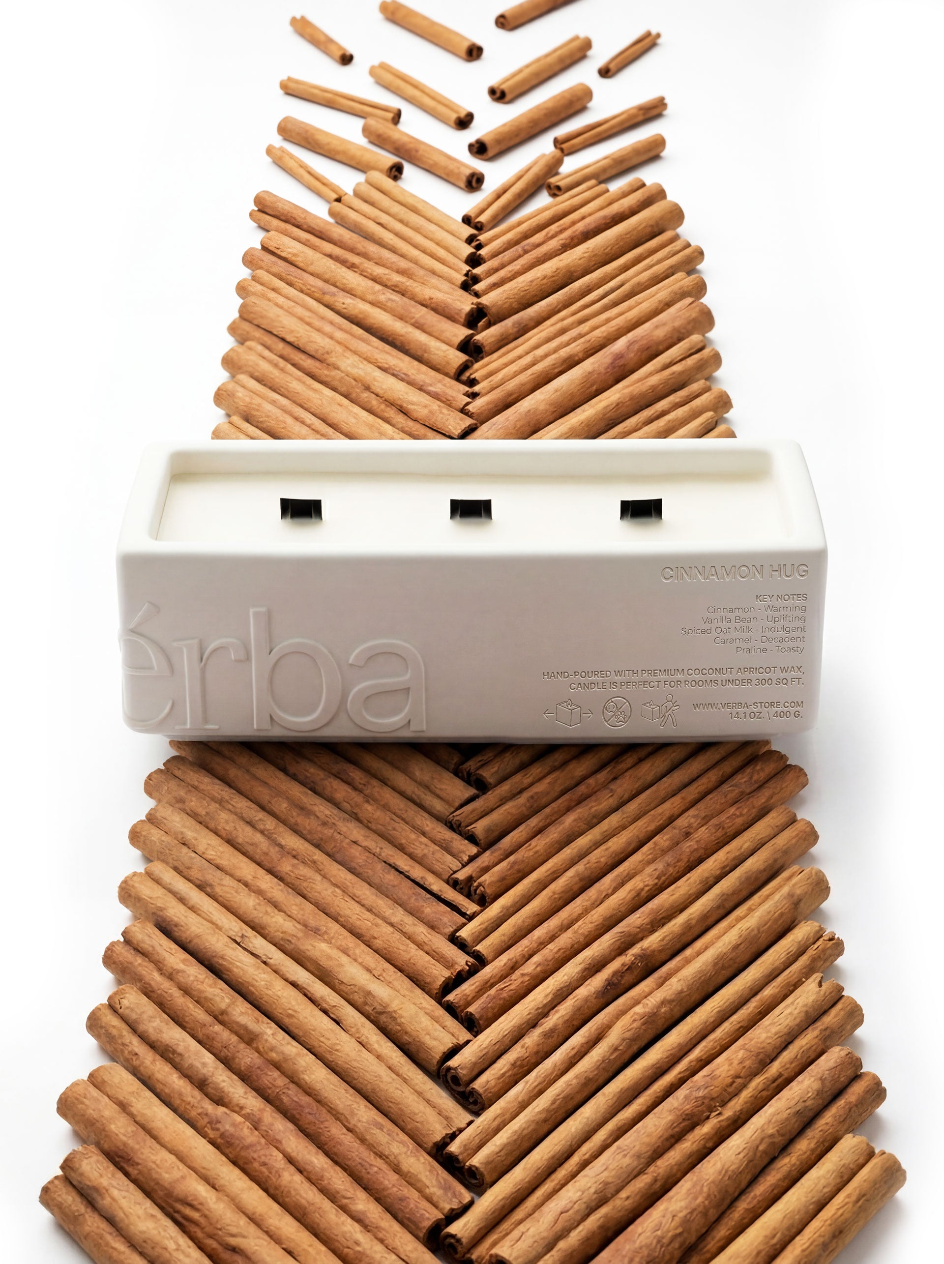 Verba Cinnamon Hug large niche scented candle with wooden wick — product photography