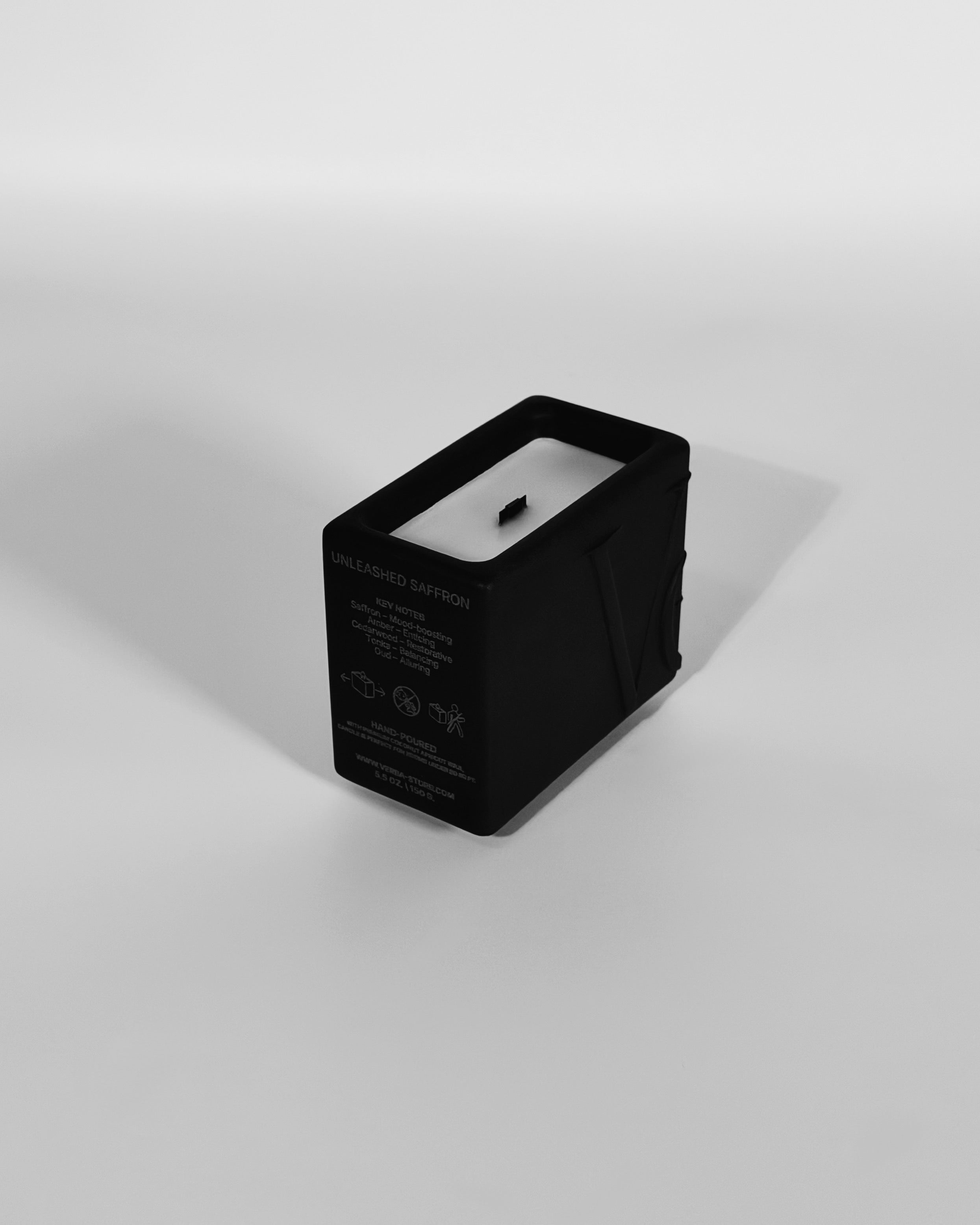 Hand-poured coconut-apricot wax saffron candle – Verba Home Fragrance