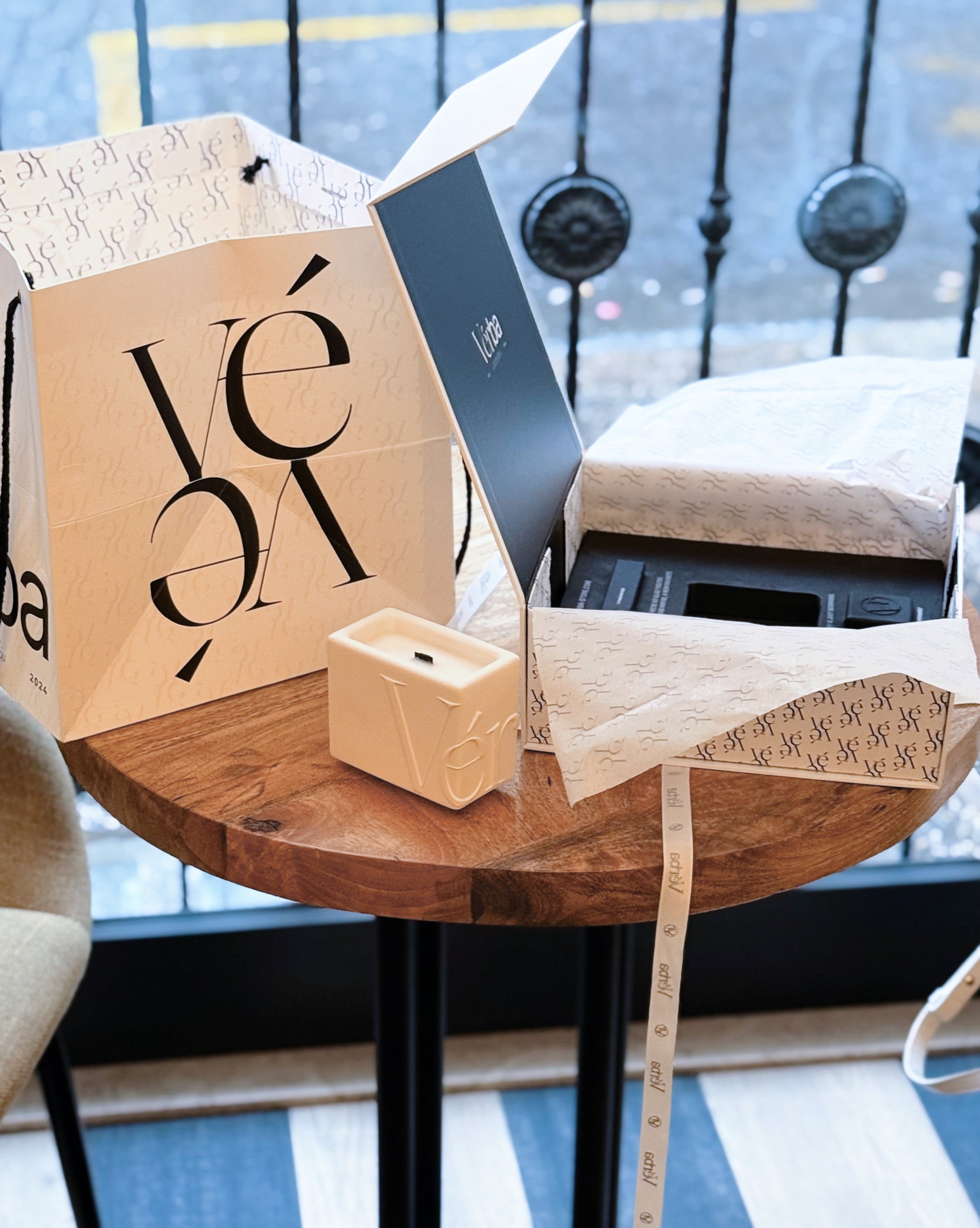 Gift-ready coconut-apricot wax candle in box – Verba Toronto