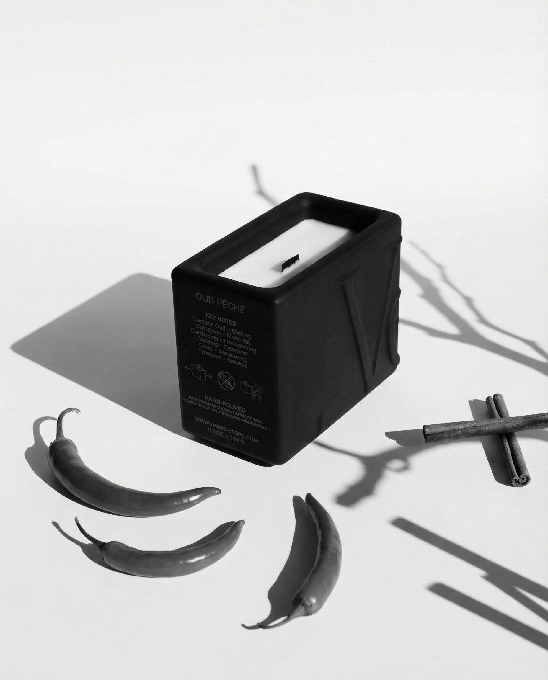 Niche OUD Peche hand-poured coconut-apricot wax black wood wick candle – Verba Toronto