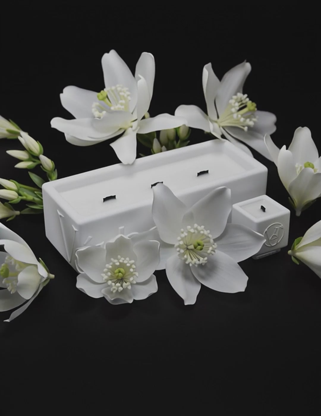Large white Verba candle surrounded by blooming neroli and jasmine flowers — Cozy Neroli fragrance video.